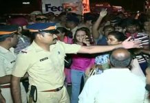 मुंबई मेट्रो: आरे कॉलोनी में पेड़ काटने का विरोध, 60 लोग हिरासत में, धारा 144 लगाई गई