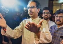 उद्धव की शपथ से पहले शिवाजी पार्क की सुरक्षा पर HC ने जताई चिंता 2010 में एक फैसला सुनाते हुए बॉम्बे हाईकोर्ट ने शिवाजी पार्क के आसपास के क्षेत्र को साइलेंस जोन घोषित किया था, उसी के बाद यहां इस तरह के कार्यक्रम पर आपत्ति रहती है.
