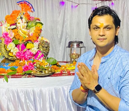 Biraje Ganpati at the residence of the Revenue Minister with Vedic chanting