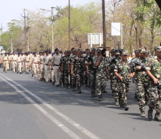 निर्भीक व निष्पक्ष मतदान के लिए 500 जवानों का फ्लैग मार्च हुआ संपन्न