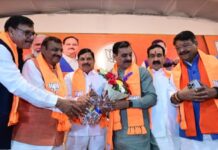 कांग्रेस के पूर्व विधायक और वरिष्ठ नेता अंतर सिंह दरबार और पंकज संघवी हुए बीजेपी में शामिल।