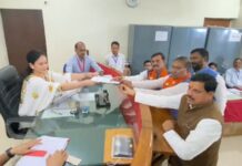 मंडला से BJP प्रत्याशी फग्गन सिंह कुलस्ते ने भरा नामांकन, CM यादव और भाजपा अध्यक्ष की मौजूदगी में