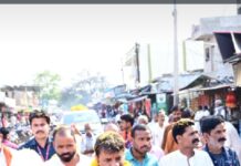 आलोक शर्मा पर जेसीबी से बरसाए फूल,किया गया भव्य स्वागत