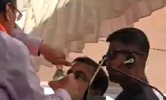 भाषण के दौरान मंच पर बेहोश होकर गिरे नितिन गडकरी