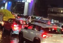 भोपाल में करीब 3 किलोमीटर लंबा जाम लगा:40 मिनट तक एमपी नगर से रानी कमलापति स्टेशन तक रेंगते रहे वाहन, एंबुलेंस भी फंसी रही