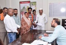 कलेक्टर ने गंभीरतापूर्वक जनसामान्य की सुनी शिकायत एवं समस्याएं